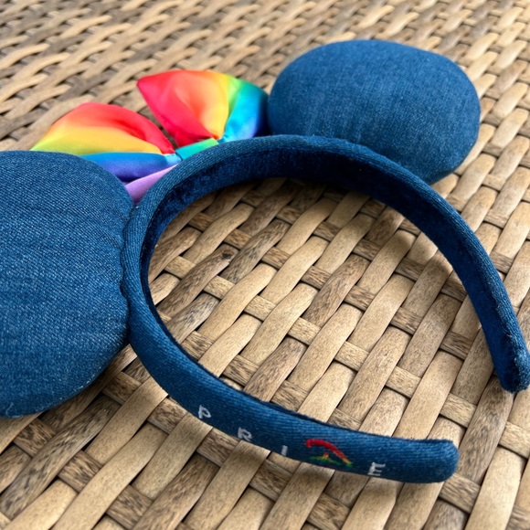 Disney Loungefly NuiMOs pride collection backpack - Picture 3 of 3